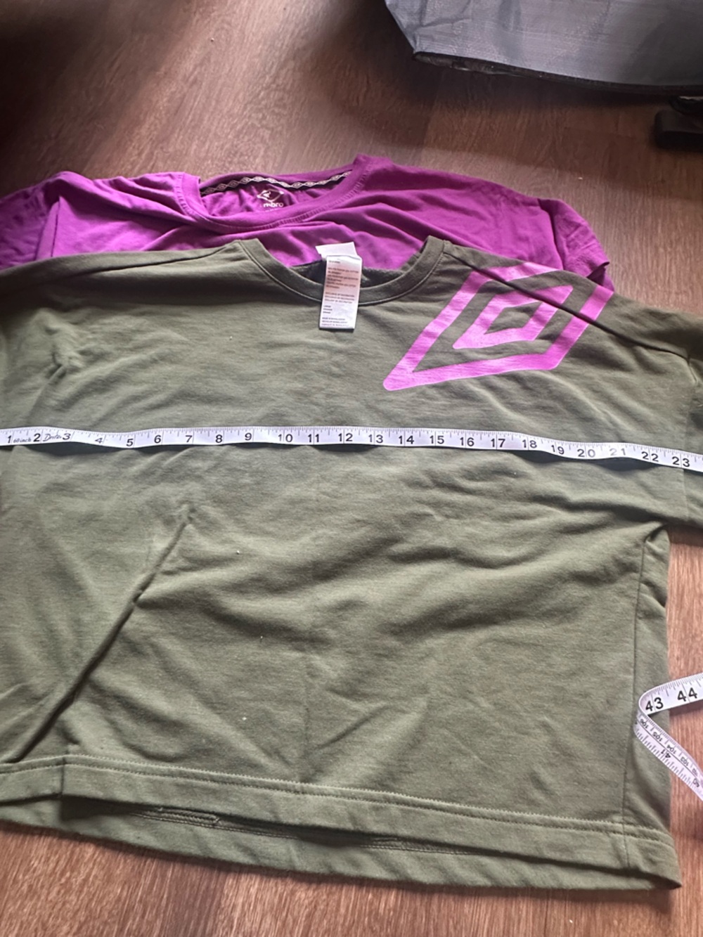 Coordinating Umbro cropped Olive Green Sweatshirt with Pink Crop Top Set - Picture 5 of 6